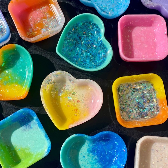 CUSTOM COLOR IRIDESCENT DISHES - Custom Style, Shape & Color. - Picture 3 of 17